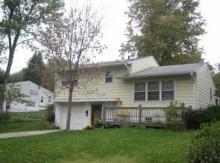 5924 N 68th St, Omaha, NE 68104