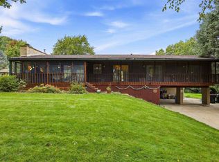 324 Lake View Dr NE, Solon, IA 52333