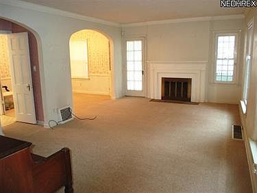 2nd image of 376 E 214th St