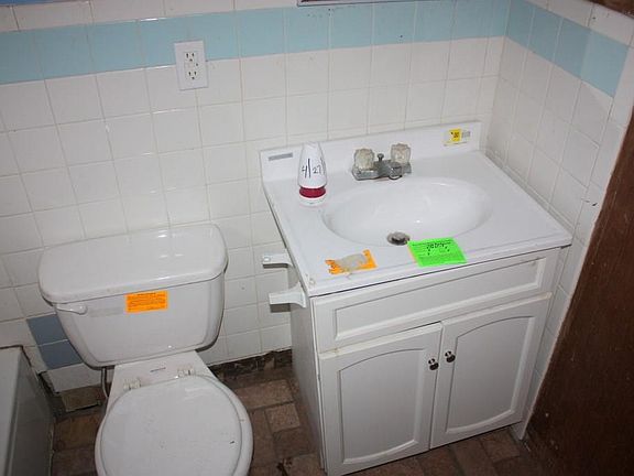 4th image of 258 Rockland Ave