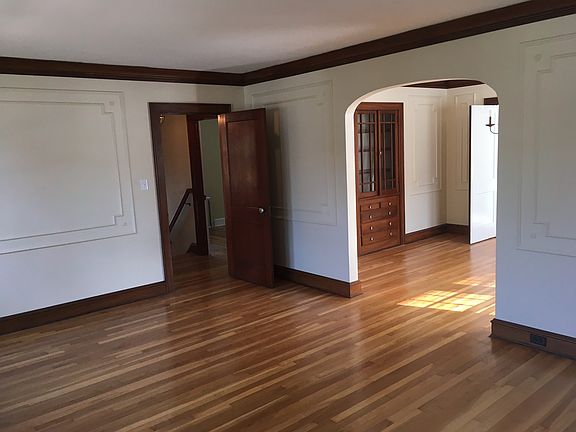 5th image of 35 Sanborn Ave