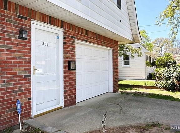 2nd image of 368 Henley Ave