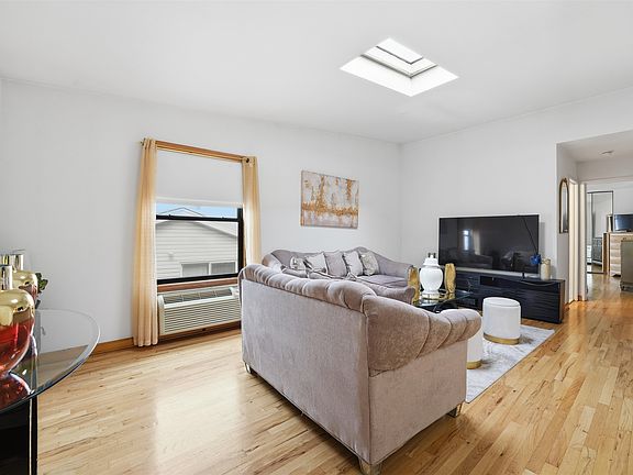 3rd image of 416 68th St APT 14