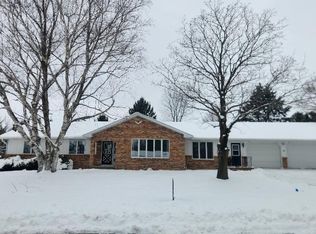 411 Westwood Ave, Strawberry Point, IA 52076