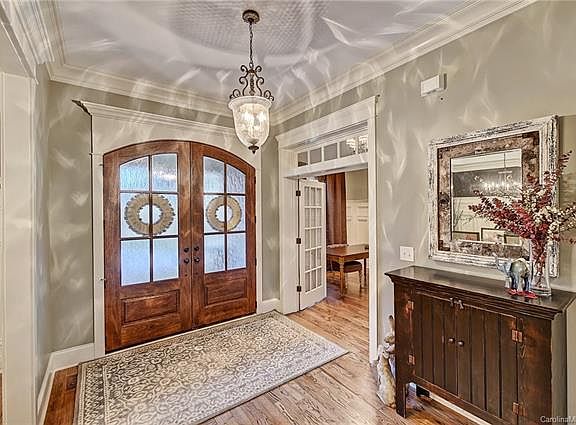 3rd image of 111 Jack Pine Ct