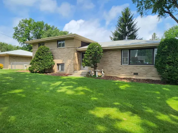 1030 W Kenilworth Ave, Palatine, IL 60067