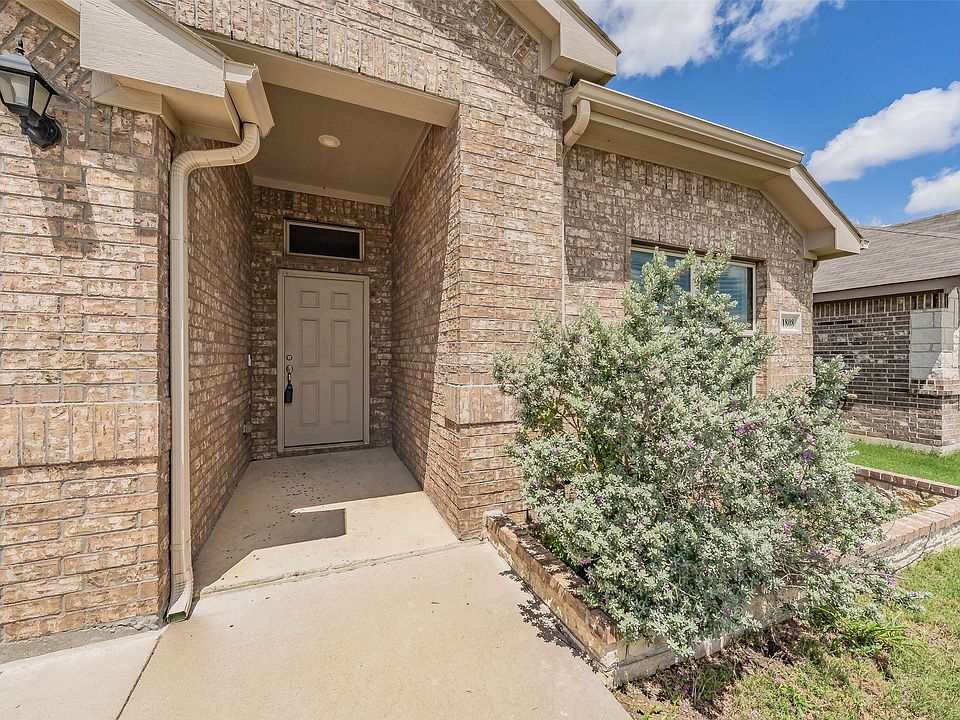 1st image of 11808 Castleford Way