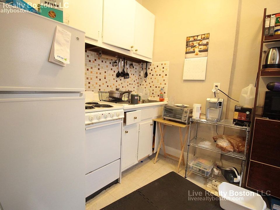 2nd image of 1082 Commonwealth Ave #15