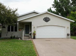 209 W Larch Cir, Abbotsford, WI 54405