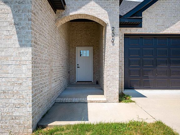 2nd image of 206 Bucky Beaver Dr