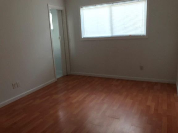 5th image of 836 S Jackson Ave