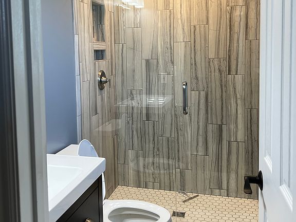 3rd image of 222 W Independence Blvd