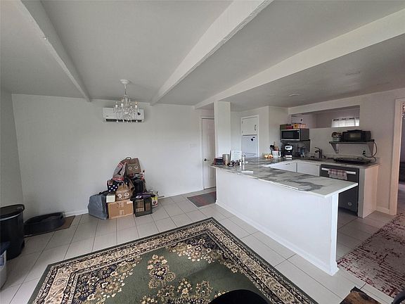 2nd image of 1106 The High Rd #A