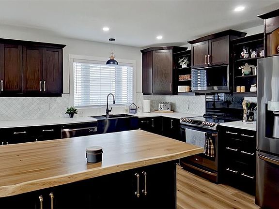 2nd image of 355 Russell STREET