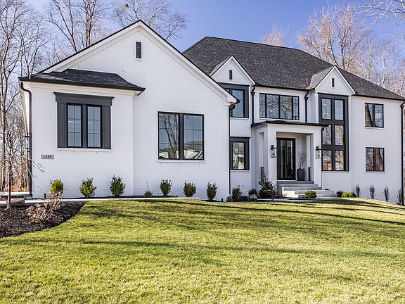 3rd image of 1355 Forest Hills Dr