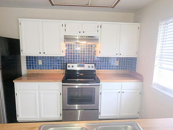 2nd image of 262 Ferdinand Cir #1