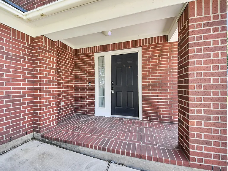 20418 Port Bishop Ln — Photo 2