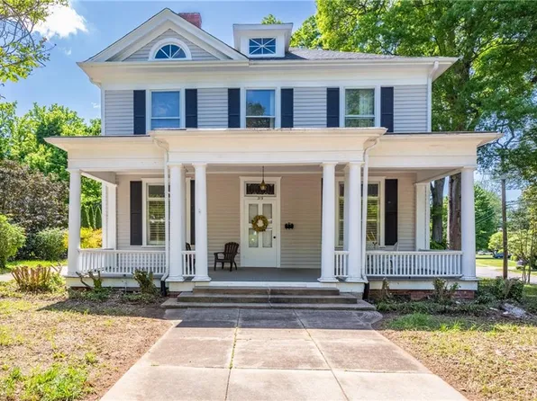 219 N Mulberry St, Statesville, NC 28677