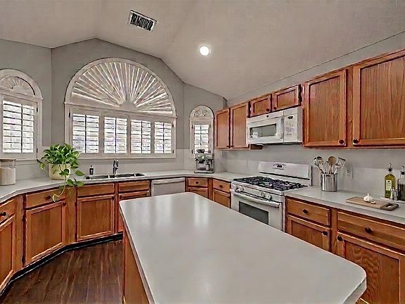 5th image of 4809 Buckskin Dr