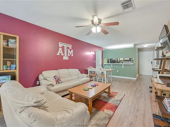 529 Parkway #202, College Station, TX 77840