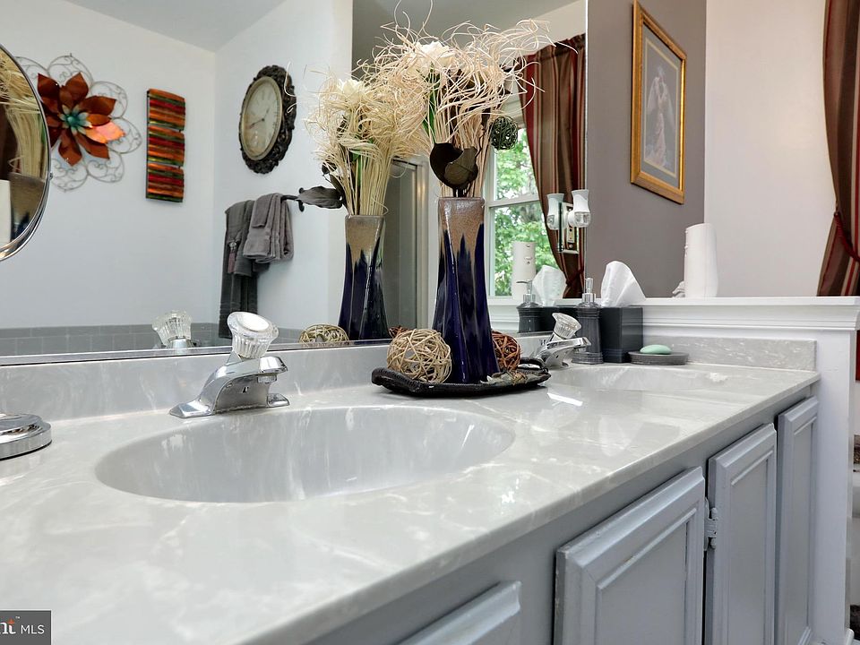 1st image of 5057 Dorchester Cir