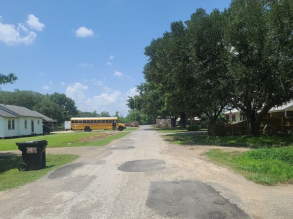 5th image of 11007 Chauvin Ave