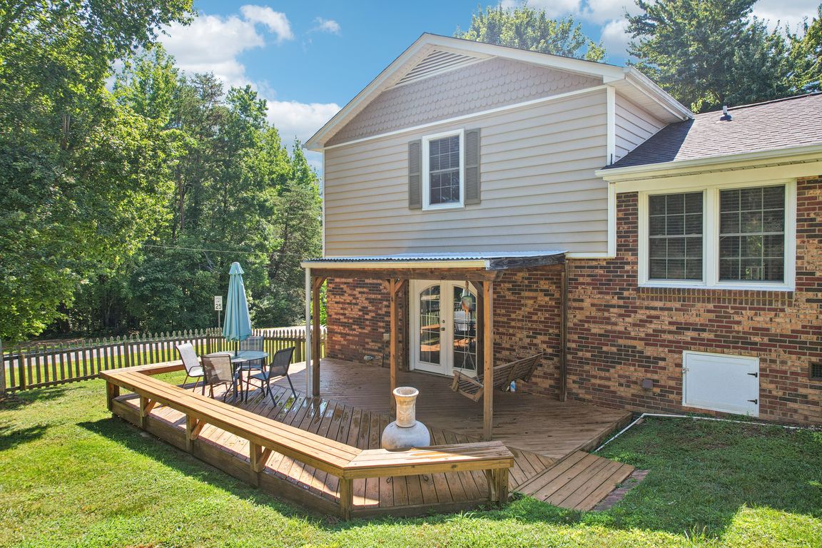 Candlewood Dr-S1507-051.jpg