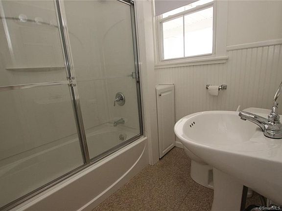 5th image of 215 Greenwood Ave APT B