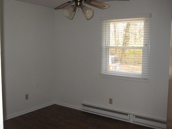 5th image of 202 N East St