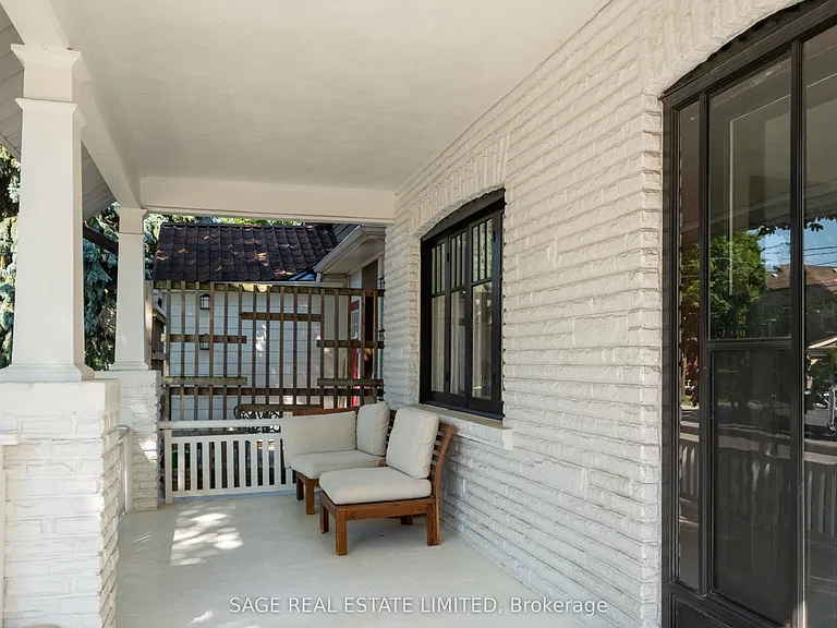 162 John St — Photo 3