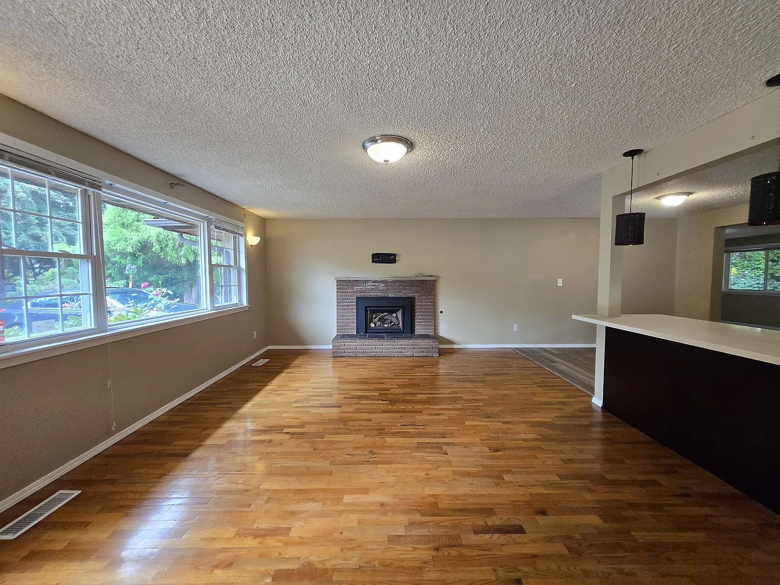 3 bed, 1440 sqft, $3,000 — Photo 4