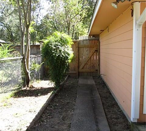 4th image of 1405 Monarch Oaks St