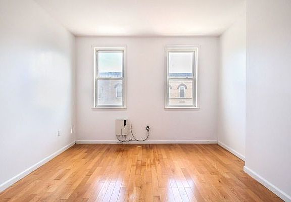 3rd image of 30 Driggs Ave #1RC