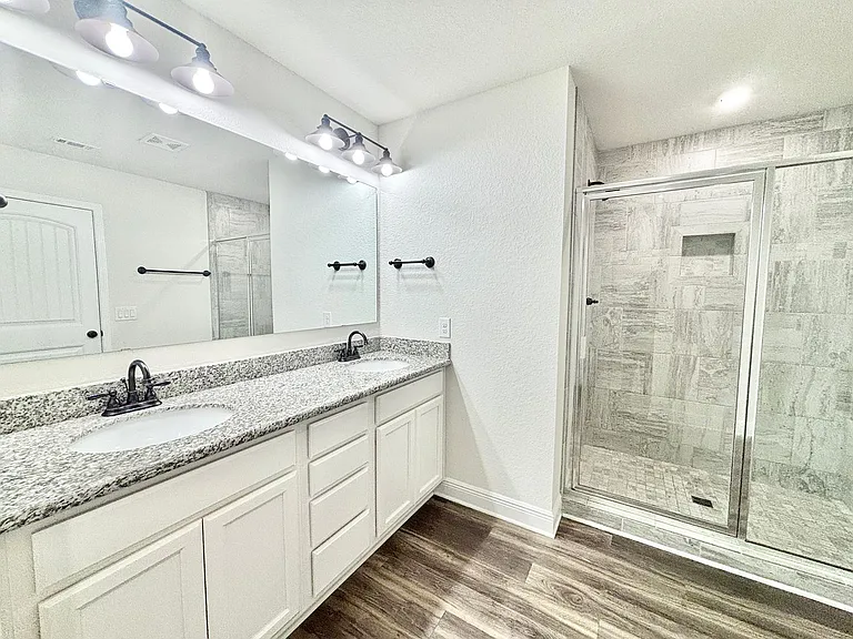 5031 Peach Dr — Photo 9