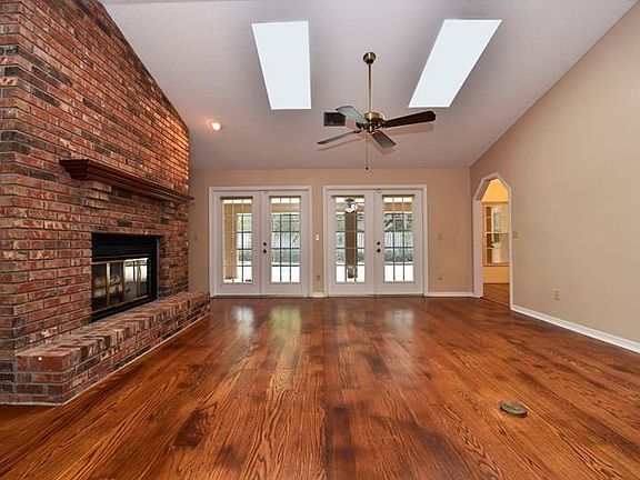5th image of 1732 Woody Dr