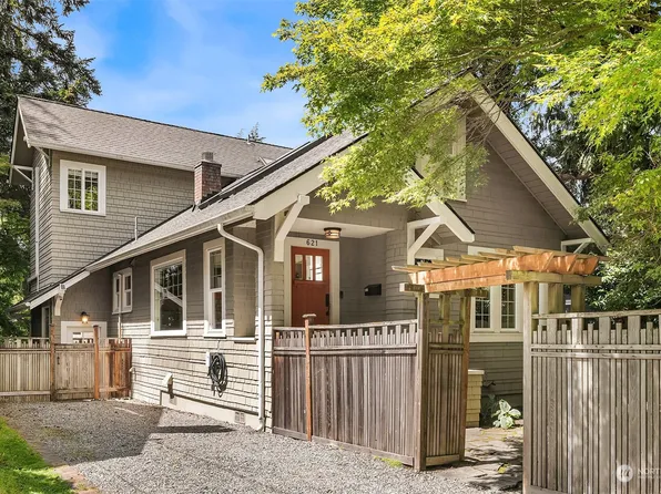 621 32nd Avenue E, Seattle, WA 98112
