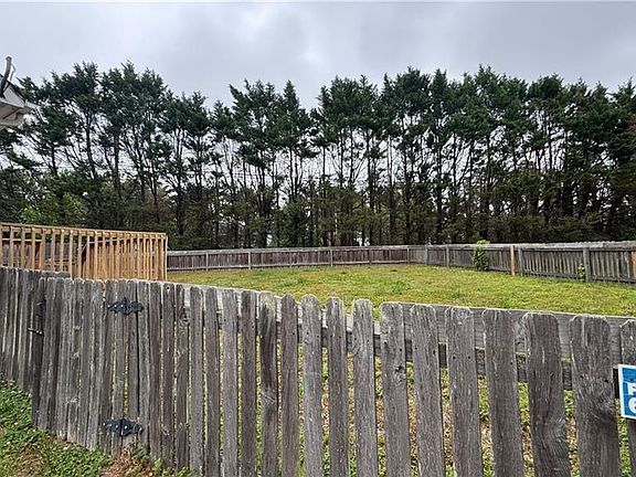 5th image of 17 Planters Wood Trl