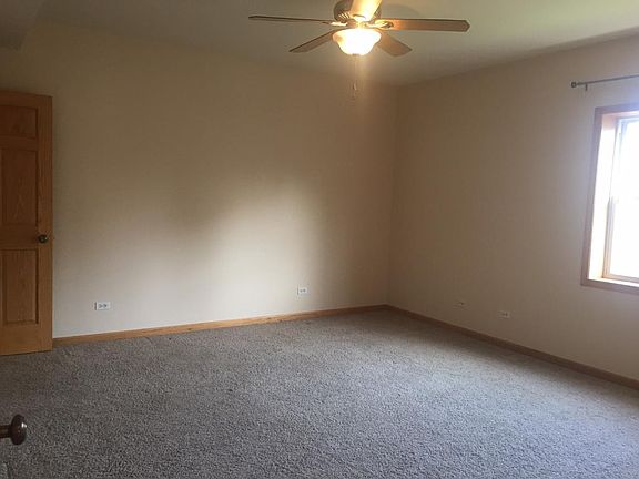 Master Bedroom w/ceiling fan