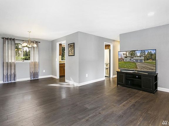 2nd image of 619 NE Silver Pine Dr