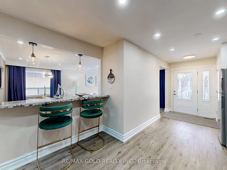 189 Kingsview Blvd — Photo 18