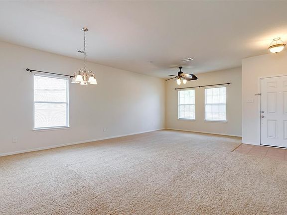 4th image of 522 Mornington Ln