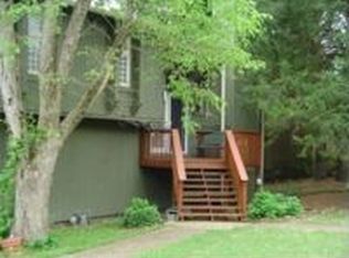 908 N Shrewsbury Ln, Fayetteville, AR 72701