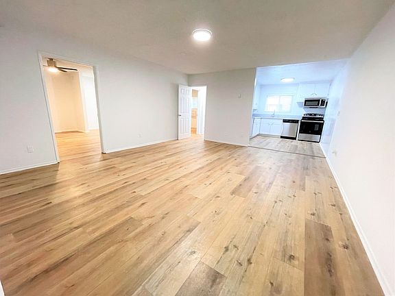 3rd image of 21736 Roscoe Blvd #84-03
