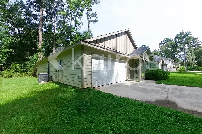 4 bed, 2.0 bath, 1400 sqft, $1,645 — Photo 2