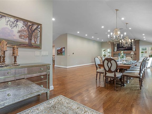 4th image of 317 Colonial Ln