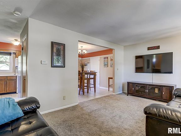 3rd image of 29 Groton Dr