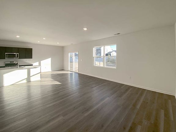 5th image of 6906 Willow Dr