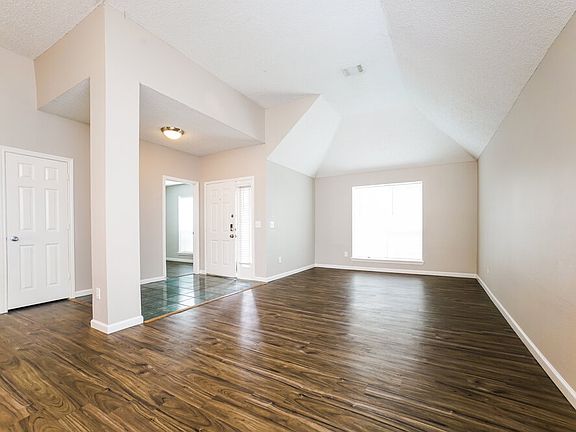 3rd image of 1638 Rushworth Dr
