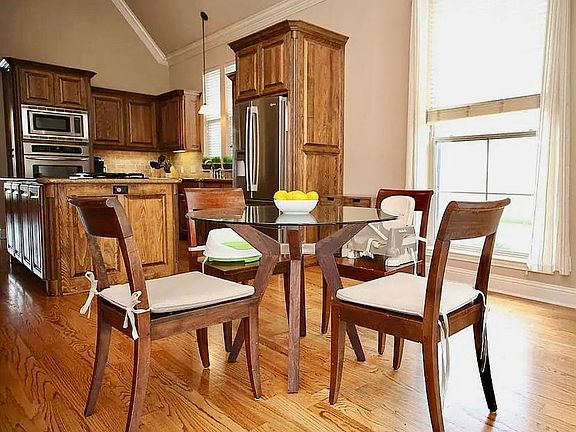5th image of 2555 Amberwood Dr