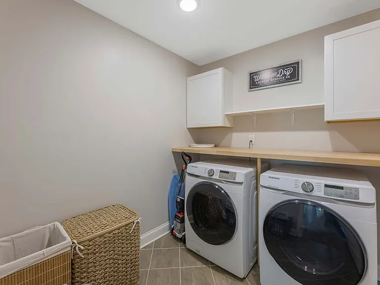 8425 Hobhouse Cir — Photo 35